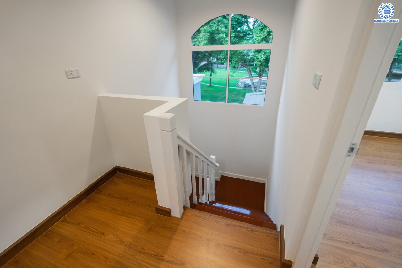 บ้านมือสองตกแต่งใหม่ ม.ชลลดา วัดลาดปลาดุก คุณภาพระดับ L&H บนเนื้อที่ 63.5 ตร.ว. ฟังก์ชัน 3 ห้องนอน 2 ห้องน้ำ 3 ที่จอดรถ บนทำเลศักยภาพ เพียง 15 นาทีถึง เซ็นทรัลเวสท์เกต ใกล้รถไฟฟ้าสายสีม่วง "สถานีคลองบางไผ่"